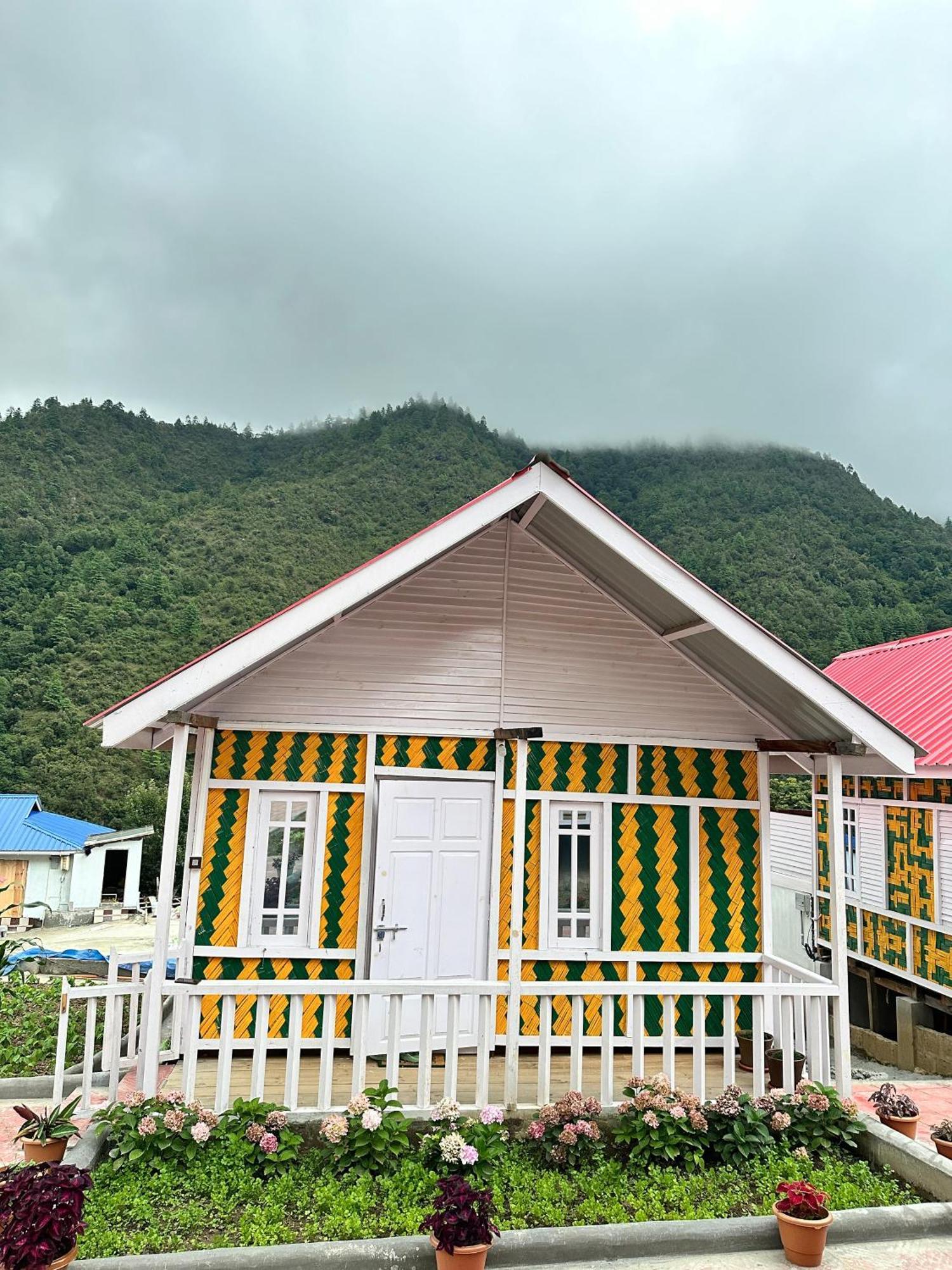 Brokpa Estate Apartment Dirang Bagian luar foto